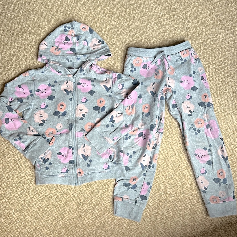 Tea girls size 7 sweat pants and zip up hoodie. Grey with flowers. 100% cotton!
